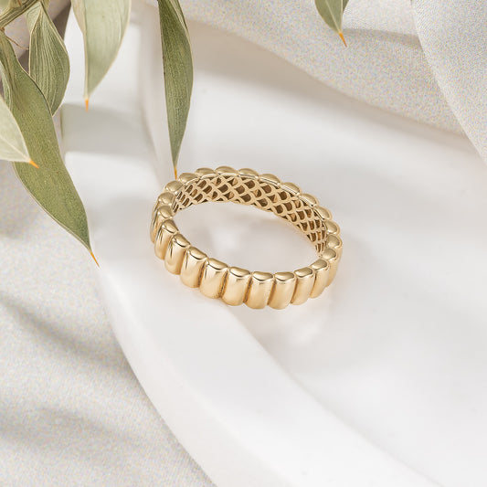 Chunky Fluted Cigar Solid Gold Band