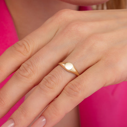Circle 6mm Signet Engraved Flat Top Disc Band