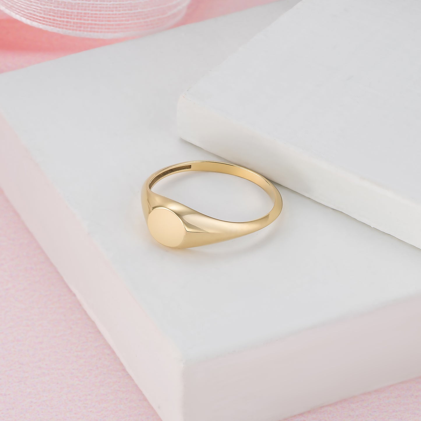 Circle 6mm Signet Engraved Flat Top Disc Band