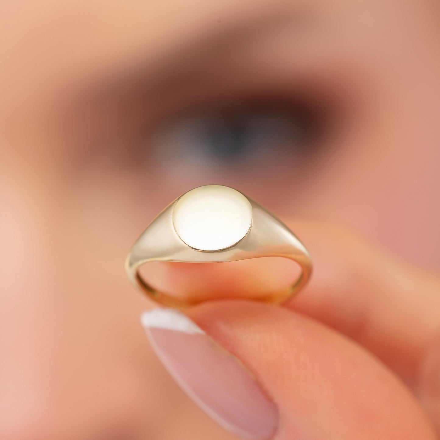 Circle 8mm Signet Engraved Flat Top Disc Band