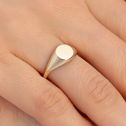 Circle 8mm Signet Engraved Flat Top Disc Band