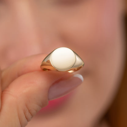 Circle 11mm Signet Engraved Flat Top Disc Band