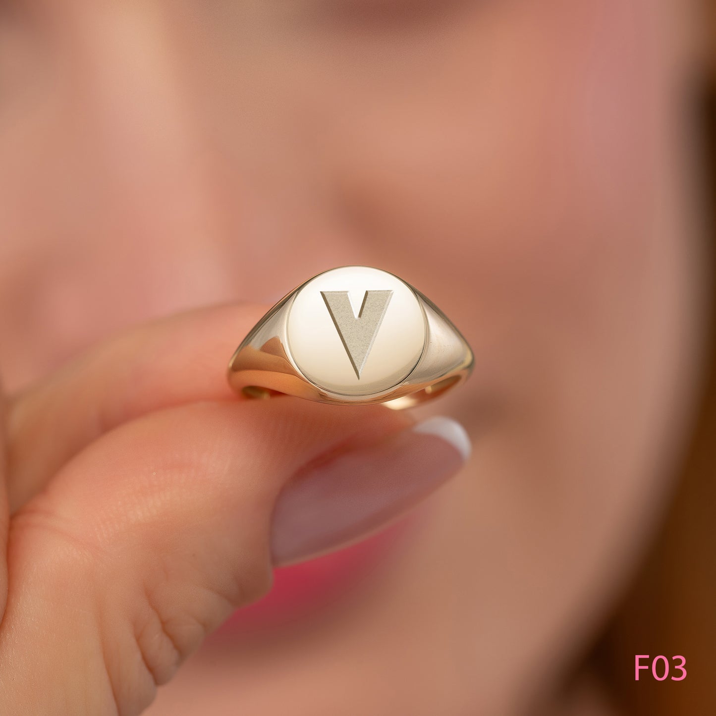 Circle 11mm Signet Engraved Flat Top Disc Band