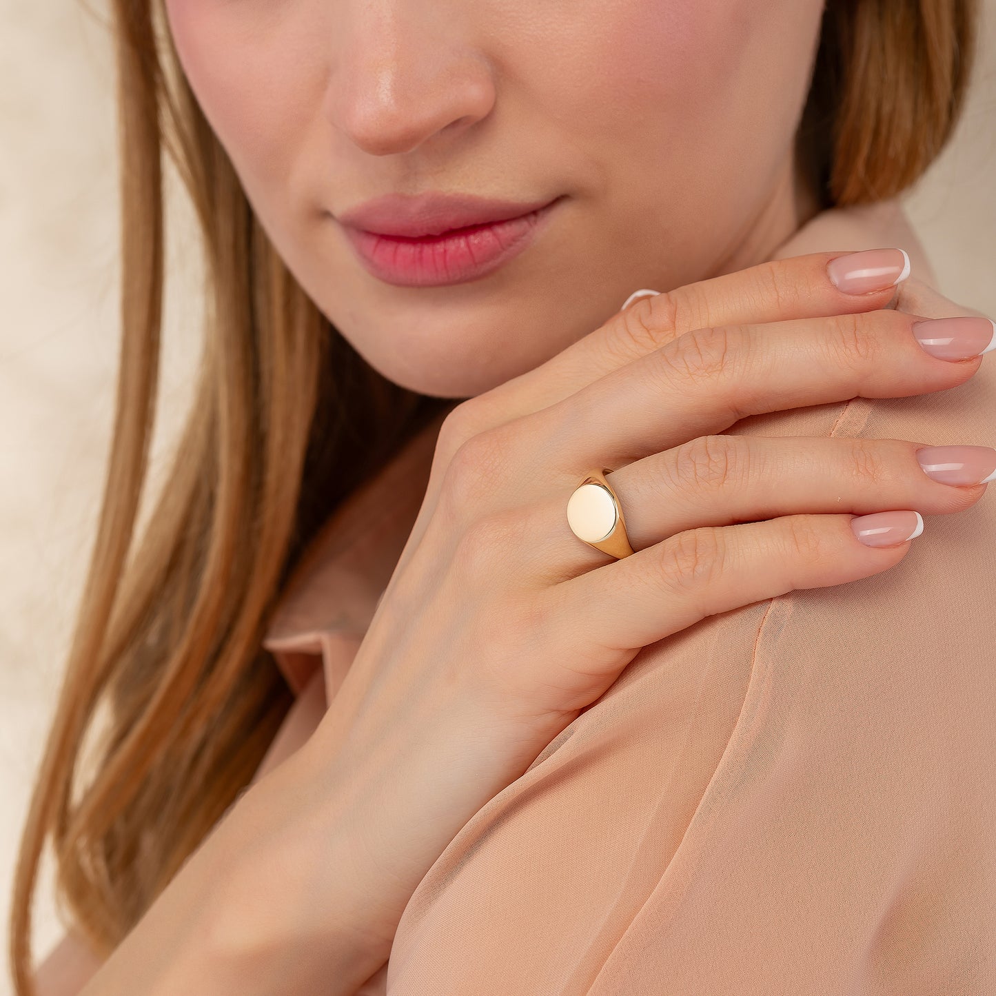 Circle 11mm Signet Engraved Flat Top Disc Band