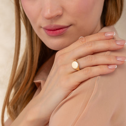 Circle 11mm Signet Engraved Flat Top Disc Band