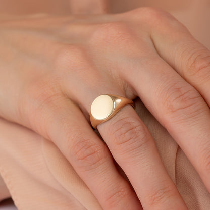 Circle 11mm Signet Engraved Flat Top Disc Band