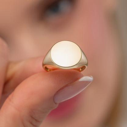 Circle 13mm Signet Engraved Flat Top Disc Band