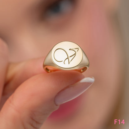 Circle 13mm Signet Engraved Flat Top Disc Band