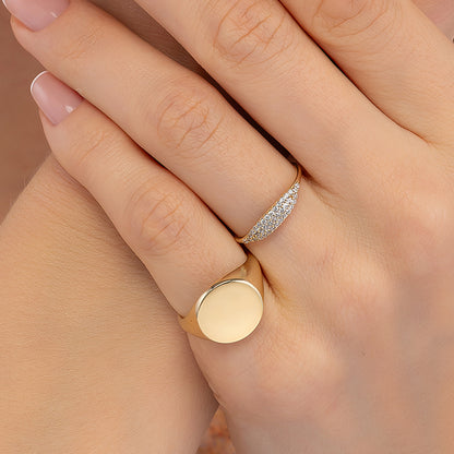 Circle 13mm Signet Engraved Flat Top Disc Band