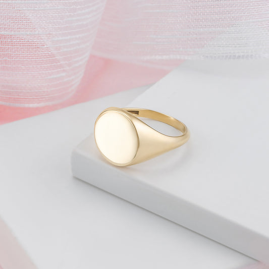 Circle 13mm Signet Engraved Flat Top Disc Band