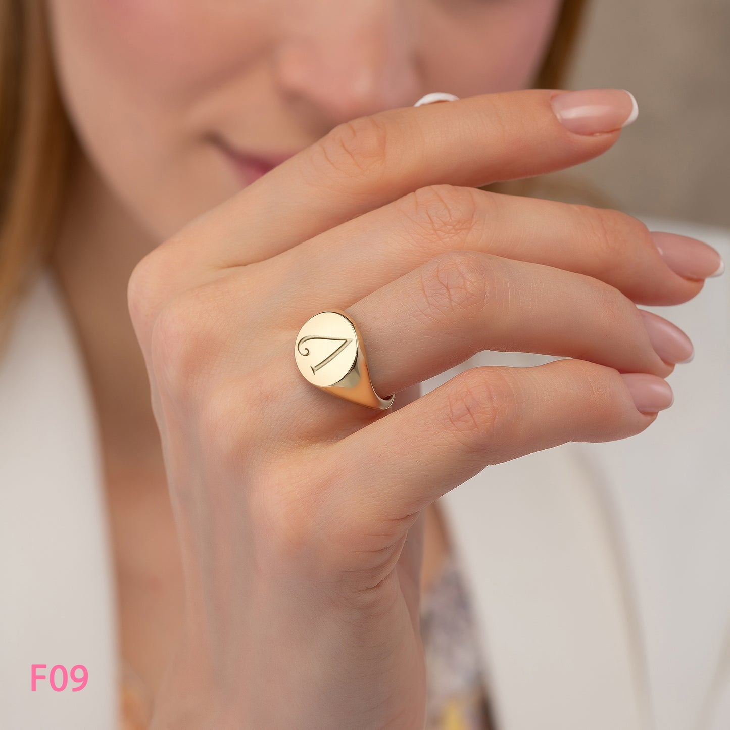 Circle 13mm Signet Engraved Flat Top Disc Band