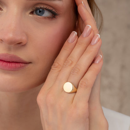 Circle 13mm Signet Engraved Flat Top Disc Band