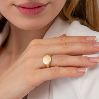 Circle 13mm Signet Engraved Flat Top Disc Band