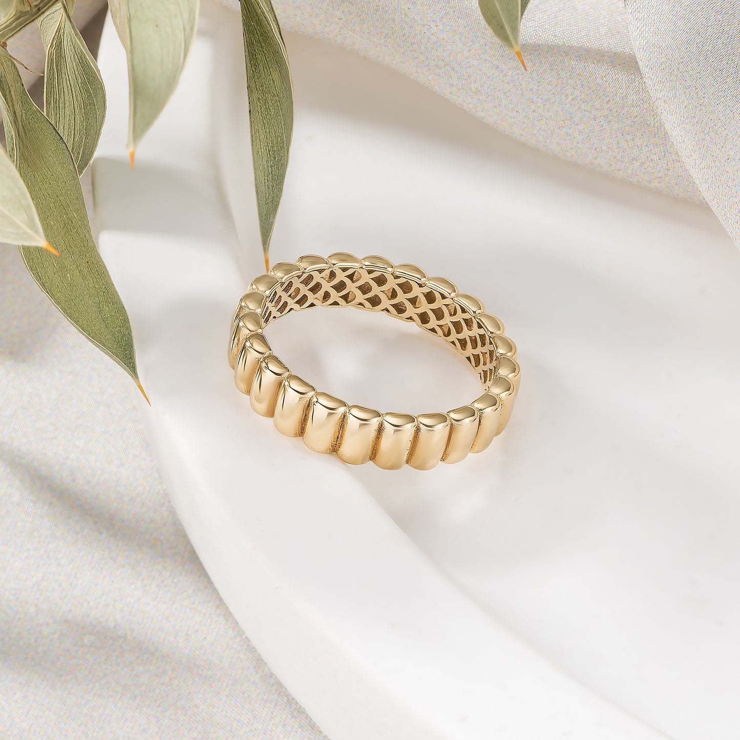 Chunky Fluted Cigar Solid Gold Band