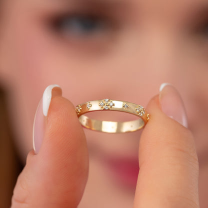 Scattered Diamond Cluster Wedding Band