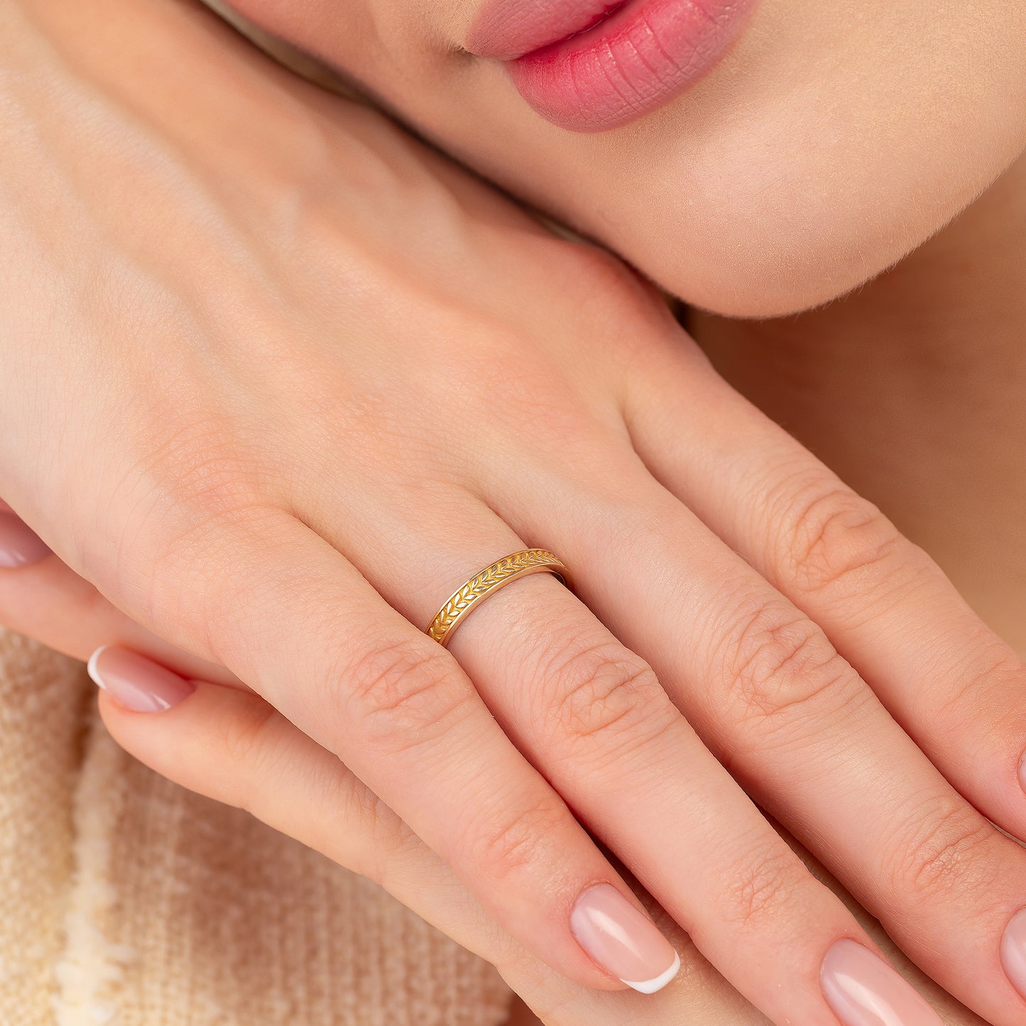 Wheat Leaf Engraved Solid Gold Band Ring